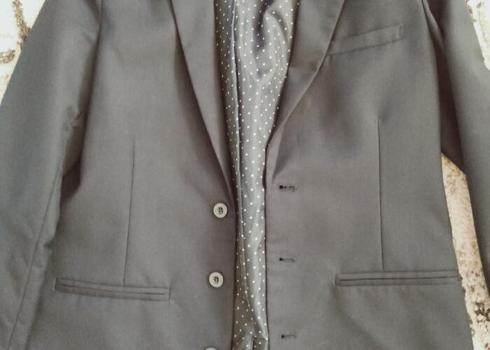 Grajewo ogłoszenia: Sprzedam granatowy garnitur na szczupłego chłopca 158 cm....